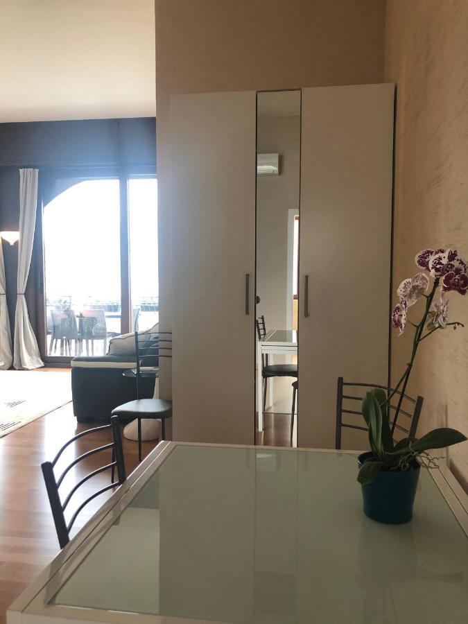 Liza'S Suite'S - Room'S With A View Sala Comacina Exterior photo